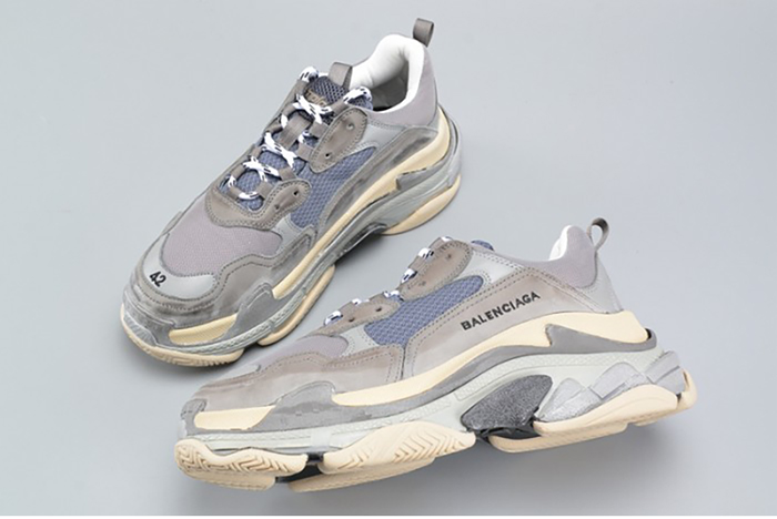 Ba*len*cia*ga 17fw triple s washed show snea grey  mens aed2900